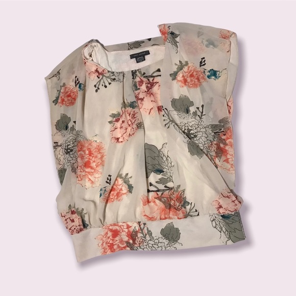 🌟SALE 2/$10.00‼️ SUZY SHIER Women’s Floral short sleeve Batwing Blouse size M - Picture 3 of 6